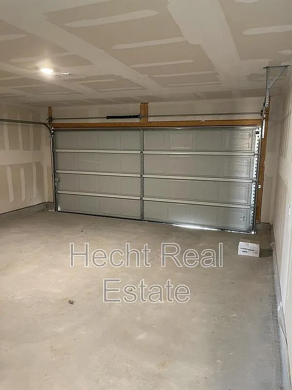 3 bed, 2.0 bath, 1474 sqft, $1,599 — Photo 4