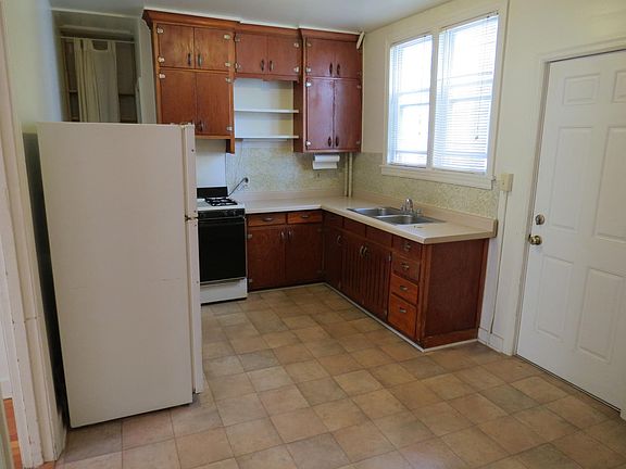 4th image of 318 W 39th St