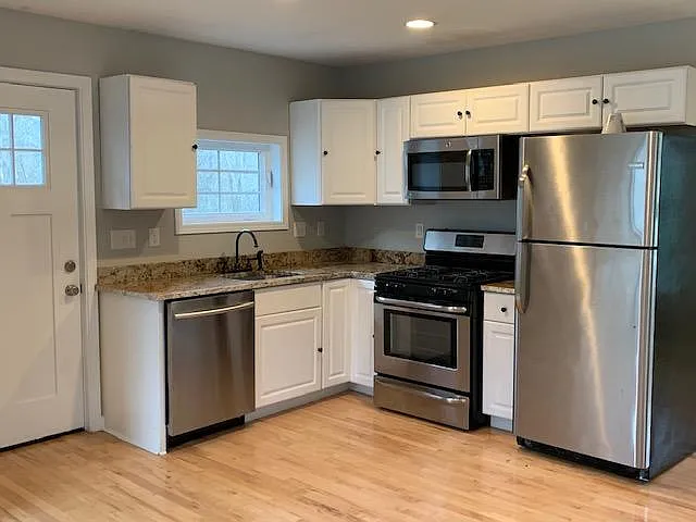 137 Hanover St — Photo 3