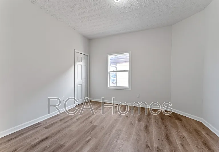 21 N Gray St #N — Photo 6