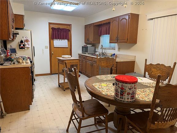 9th image of 1158 Amma Rd