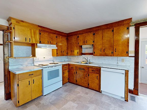 4th image of 1056 Quarry Rd