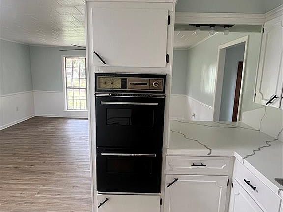 4th image of 170 Sunny Ave