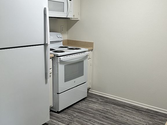 5th image of 15878 Larkspur St #D207