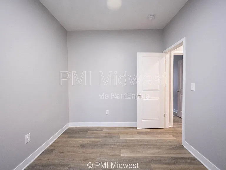 2038 E Maryland St #B — Photo 16