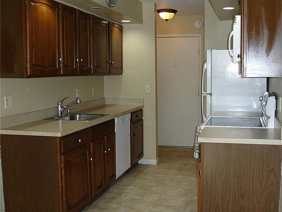 3rd image of 5 Rollingwood Dr #5