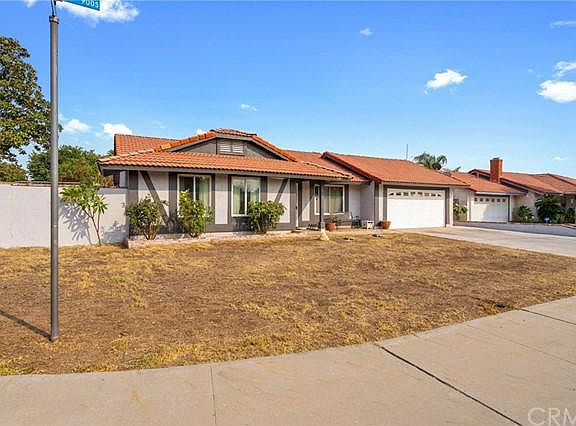 2nd image of 909 S Vine Ave