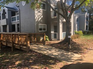 11733 Summerchase Cir APT A, Reston, VA 20194