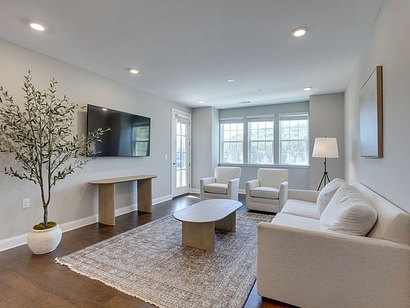 2nd image of 6000 Shadow Green Dr #6204