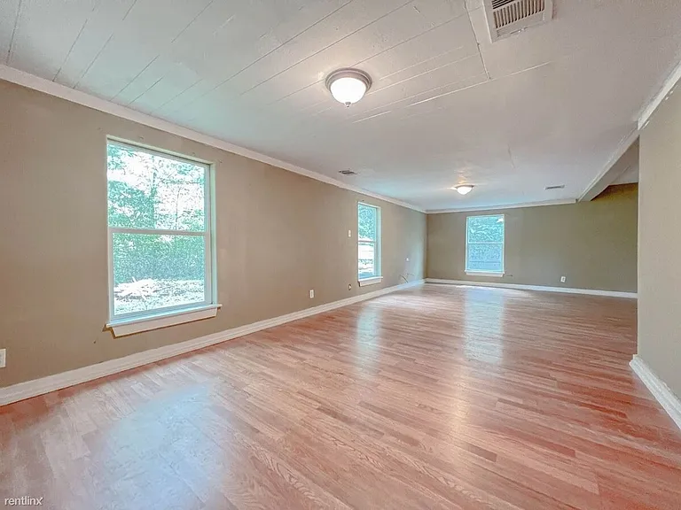 636 N Wilcox St — Photo 13