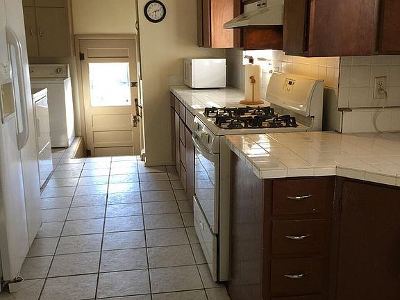 5th image of 708 Charlotte St