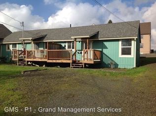 630 E 9th St, Coquille, OR 97423