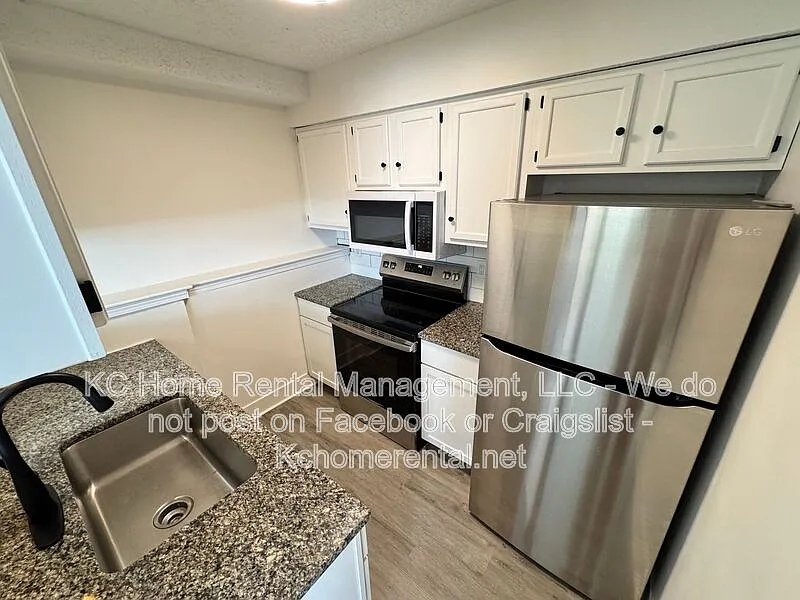 1 bed, 1.0 bath, $895 — Photo 2