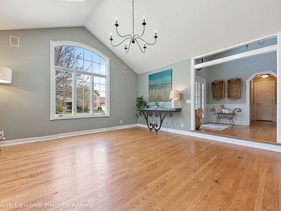 5th image of 112 Salem Dr