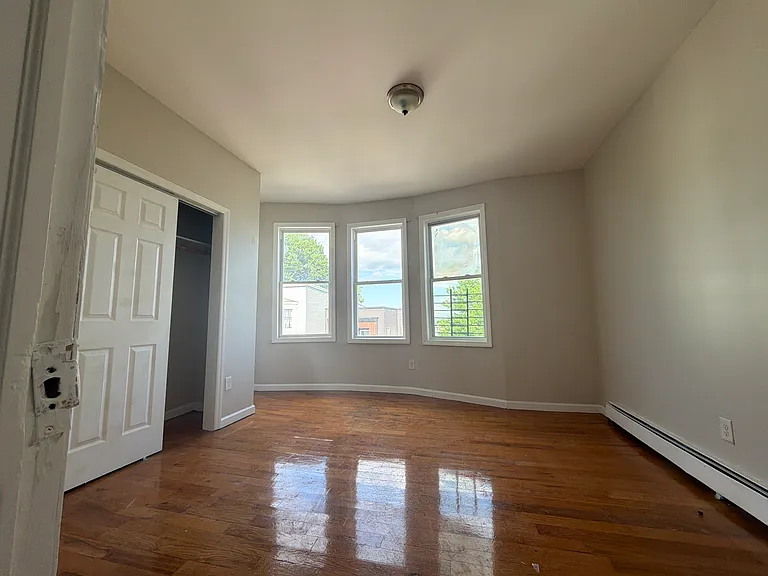 311 S 6th St #3H — Photo 3