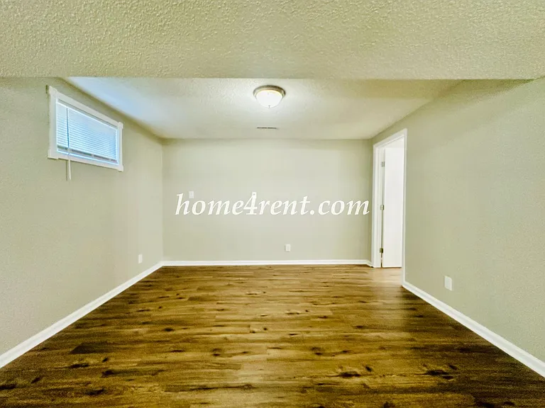 7421 Hardy Ave — Photo 35
