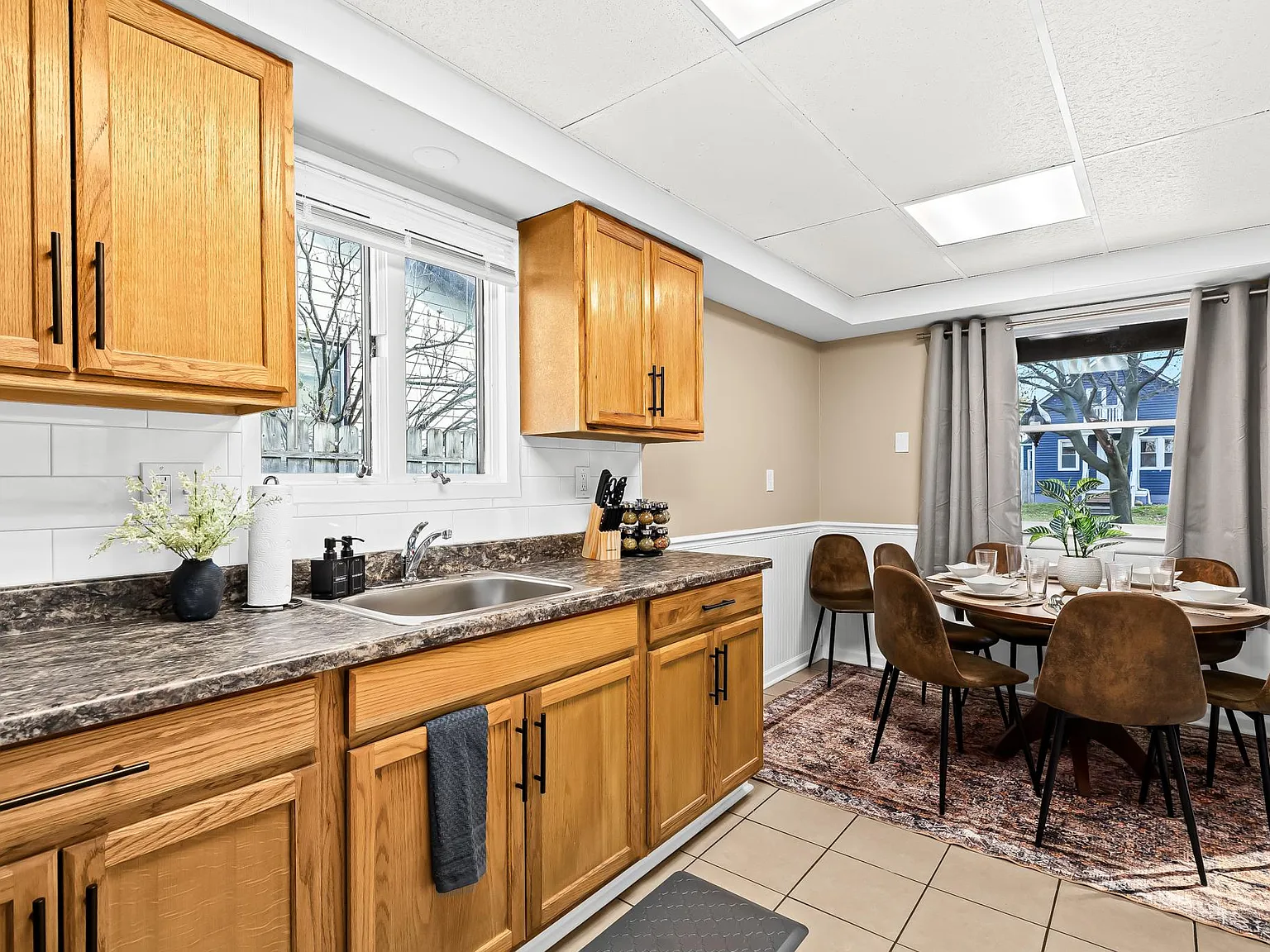 3 bed, 1041 sqft, $6,000 — Photo 2