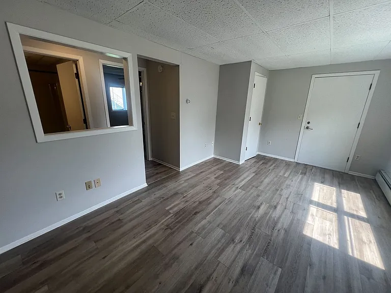 10729 Main St — Photo 7