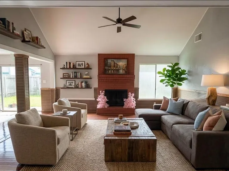 11414 Chariot Dr — Photo 1