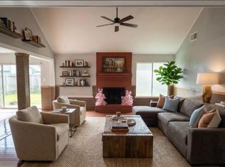 11414 Chariot Dr, Stafford, TX 77477
