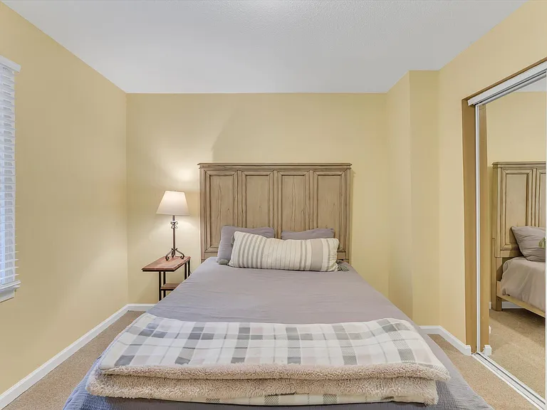 918 Hampshire Ct — Photo 17