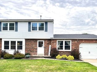 42 Oakbrook Dr, West Seneca, NY 14224
