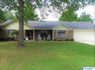 2210 Lancelot Dr SW, Decatur, AL 35603