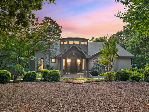 2553 N Sherwood Ln, Fayetteville, AR 72703