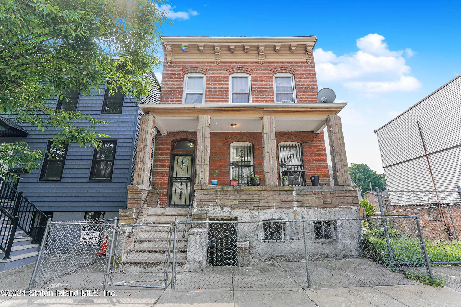 50 Brook St photo 1