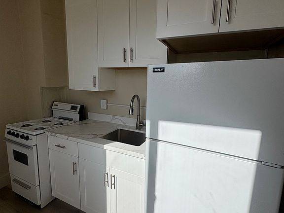 4th image of 1885 Golden Gate Ave APT 11