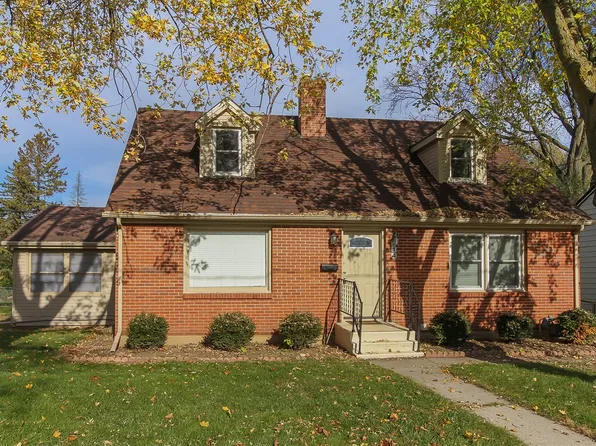714 Adams St, Elgin, IL 60123