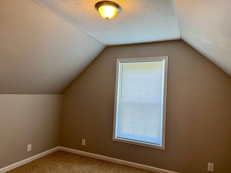 389 Elaine Dr — Photo 23