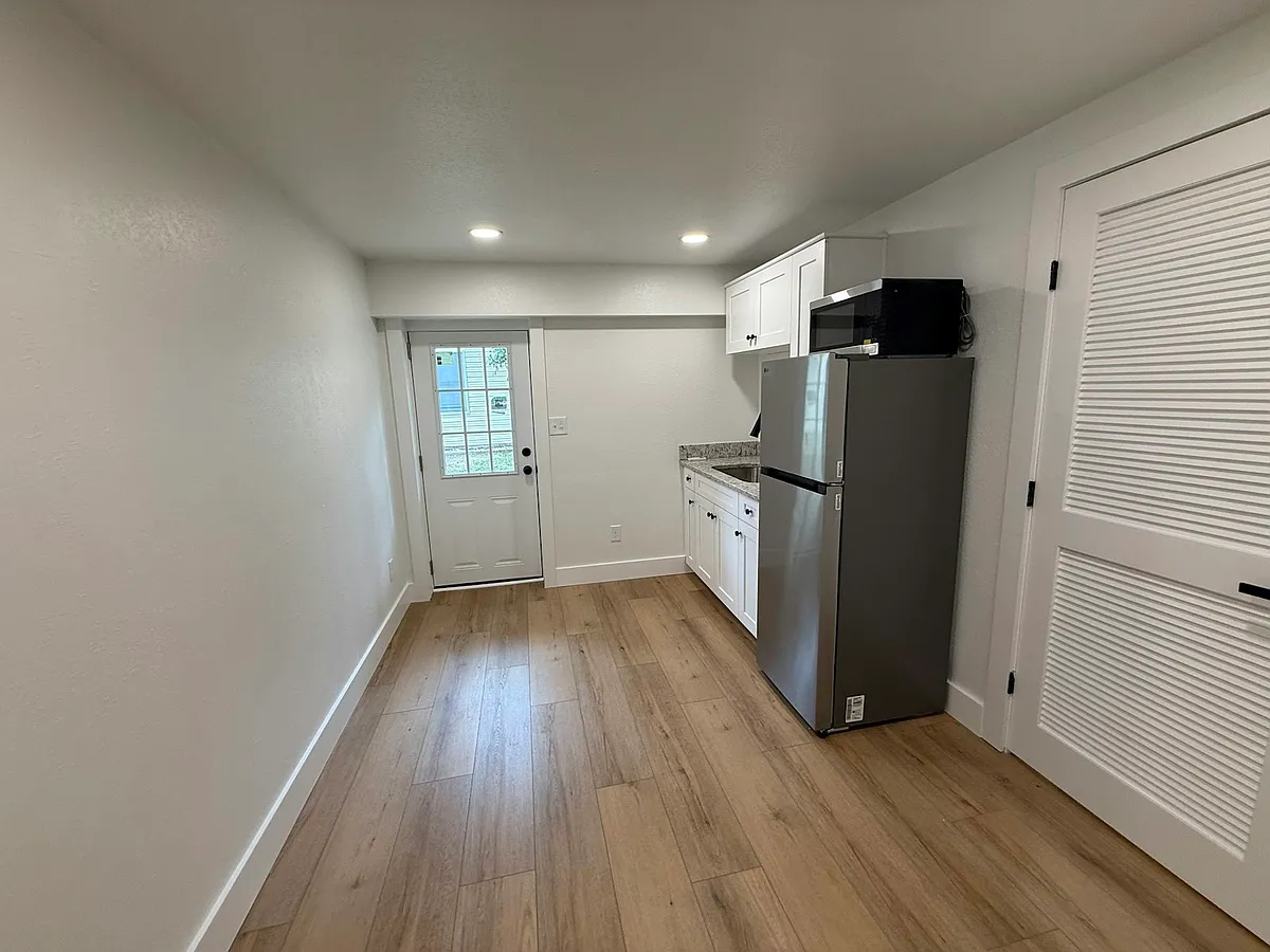 Building Photo - 2029 Portsmouth St #2D