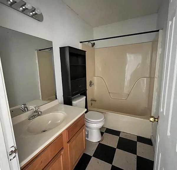 306 N Pool St — Photo 2