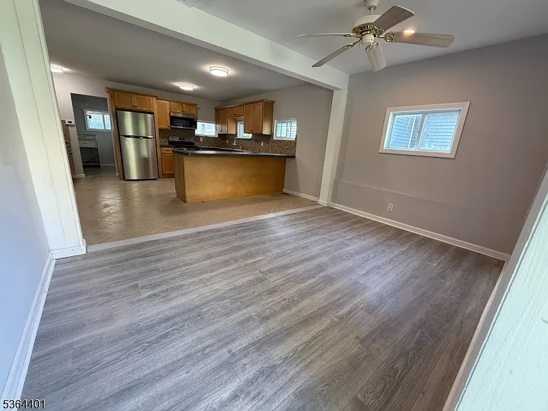2 bed, 1.0 bath, $2,350 — Photo 3