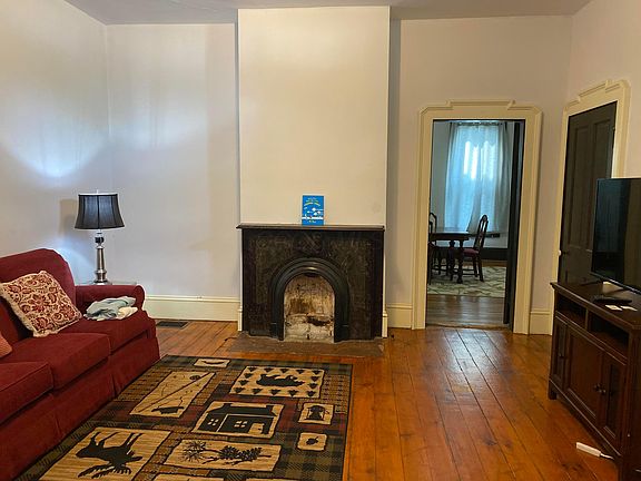 3rd image of 338 E Mulberry St
