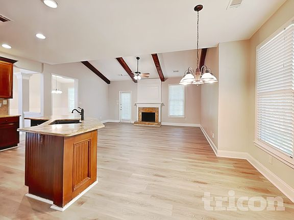 5th image of 1017 Chatsworth Ln