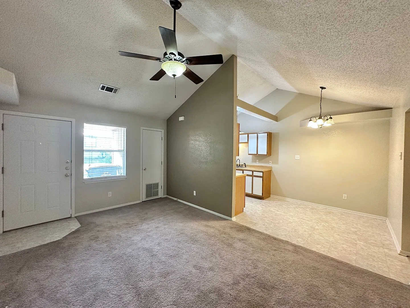 401 W Lincoln Ave — Photo 4
