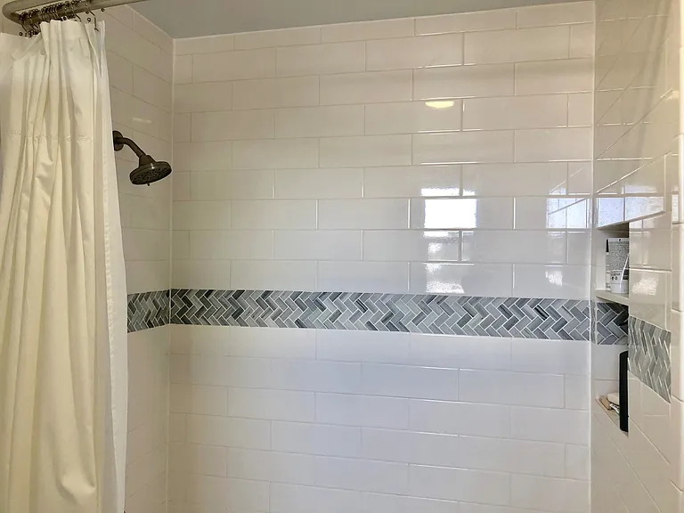 1644 Gramercy Ave — Photo 25