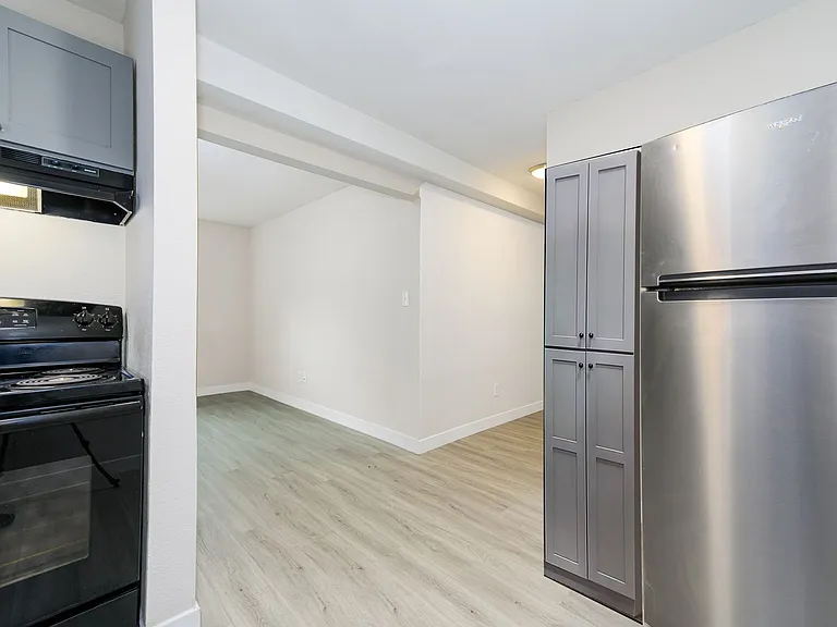 Oak Park Apartments — Photo 17