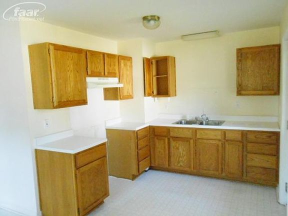 4th image of 4021 Yeager Dr