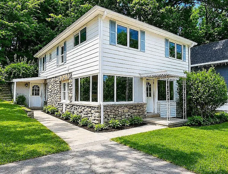 616 Lakes Rd