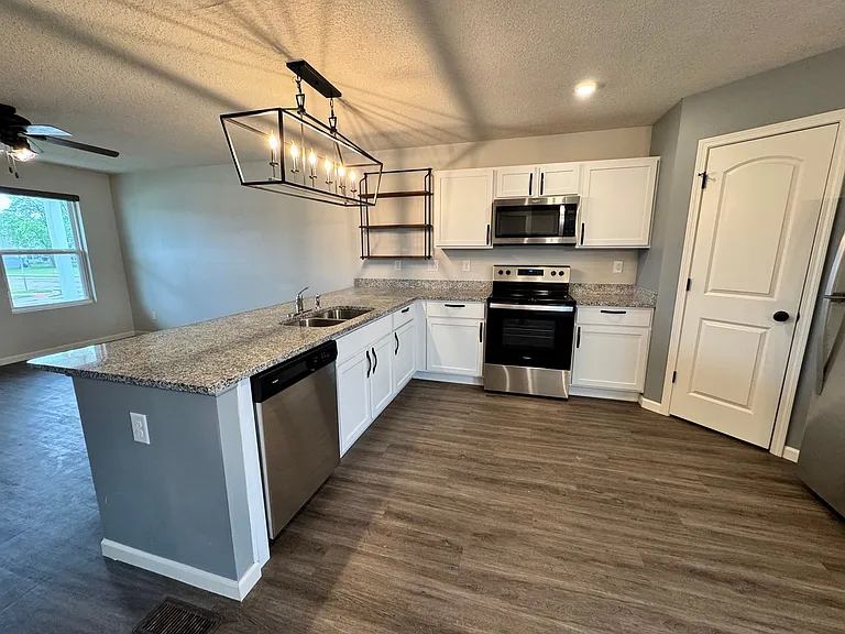 1610 Westport Dr — Photo 7