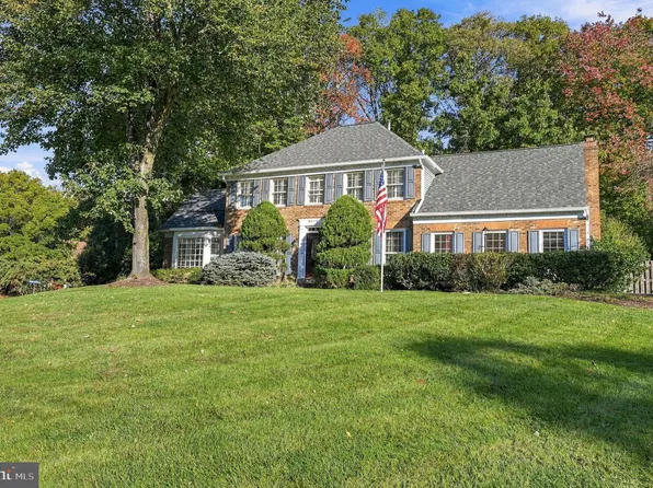 8514 Heron Pond Ln, Fairfax Station, VA 22039