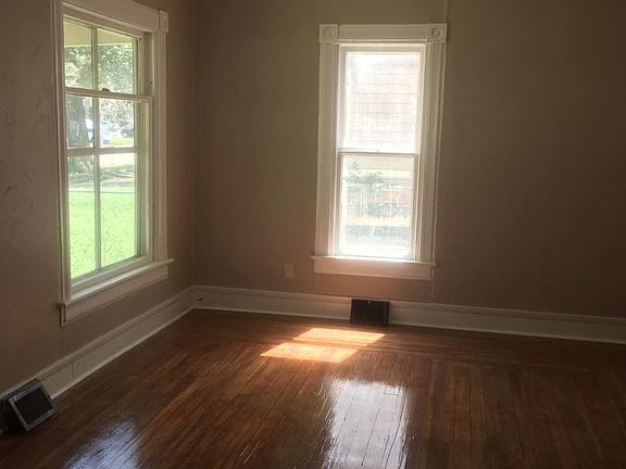 3rd image of 315 N 10th St