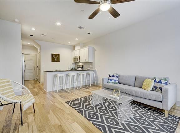 4th image of 2101 Town Centre Dr #1902