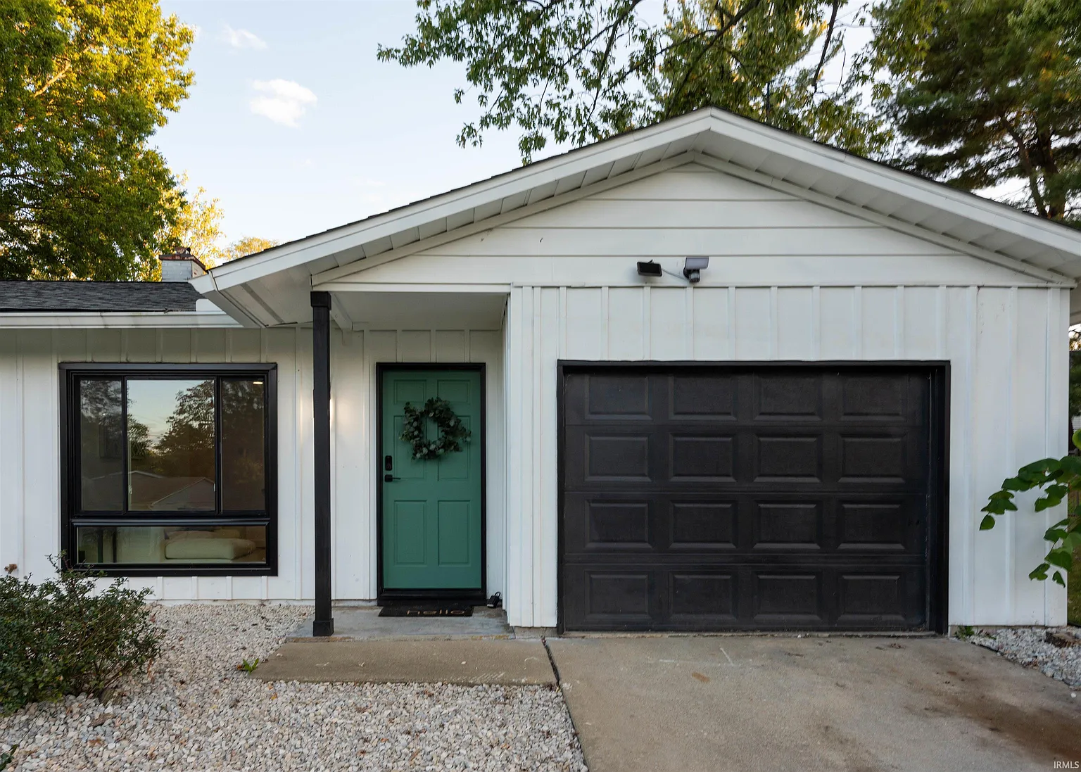 1011 W Meadow Ln photo 1