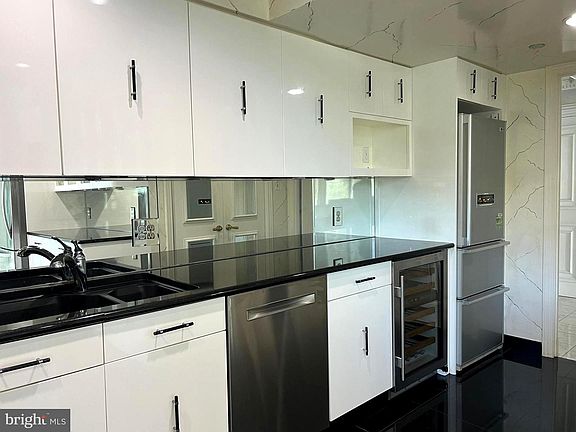 5th image of 4550 N Park Ave APT 512