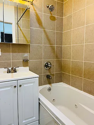 Rented by Bond New York | media 11