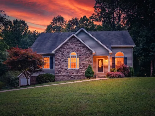 506 Daugherty Ln, Burns, TN 37029